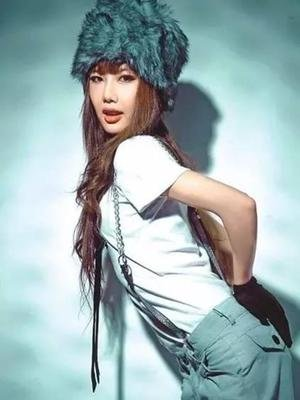 2010年，超女王貝整容後去世，死因成謎，家屬卻對結果很“滿意”