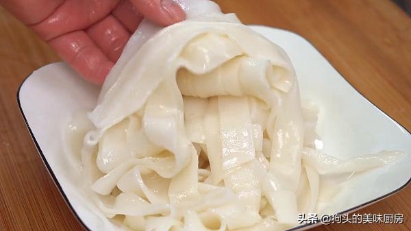 大米放進攪拌機裡，出鍋變美食，筋道十足，比涼皮好吃，太香了