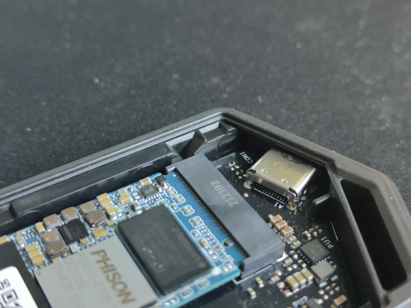 不止神光RGB燈效！效能也是怪獸級別！ROG S500行動硬碟拆解評測