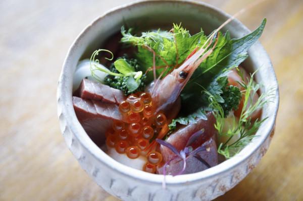 京都悠閒假日散步｜海鮮丼和生魚片的藝術，不同尋常的預約鮮魚店