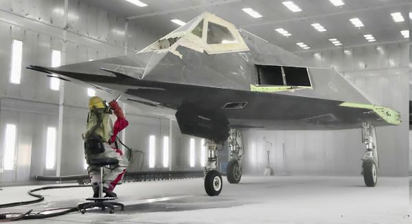 B2轟炸機塗層是通電的?隱身不是簡單的事,F117、F22、F35都不同 B2轟炸機塗層是通電的?隱身不是簡單的事,F117、F22、F35都不同