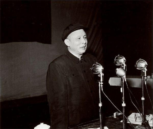 女子攜重病老人來到中南海，指名找國務院副總理，鄧子恢是我父親