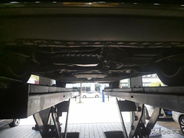 13萬的大眾帕薩特不香嗎？為何多花4萬買輛3萬公里的二手邁騰