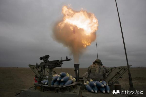 主炮齊射的戰列艦有可能把自己轟散架嗎？答案是，可以