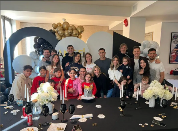 迪馬利亞在家開生日派對，梅西、帕雷德斯和埃雷拉參加