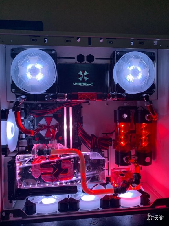 玩家自制《生化危機2重製版》主題機箱!T病毒水冷很酷 玩家自制《生化危機2重製版》主題機箱!T病毒水冷很酷