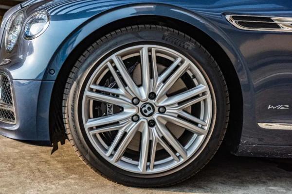 W12發動機，極速333km/h，老闆跑路專用車？