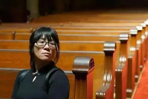 餘秀華成名後被指拋夫棄子，霸氣回應：我有錢了，就應該養活他？