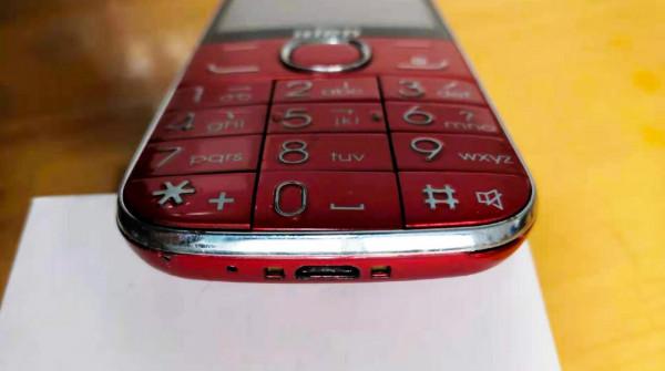 手機中的戰鬥機大變樣，體驗波導a520，這些設計專為老年人服務