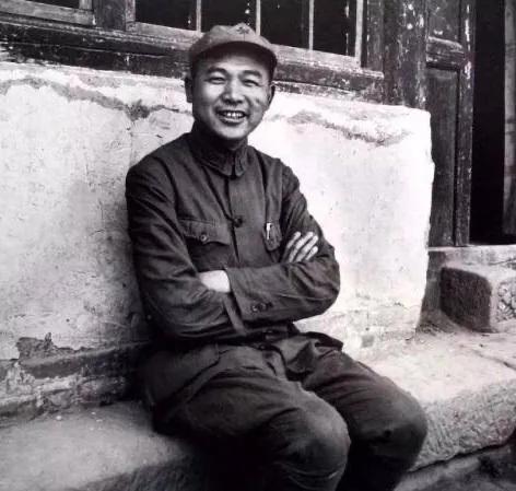 毛主席邀徐海東亮相九大，他高票連任後感嘆：主席沒忘紅二十五軍