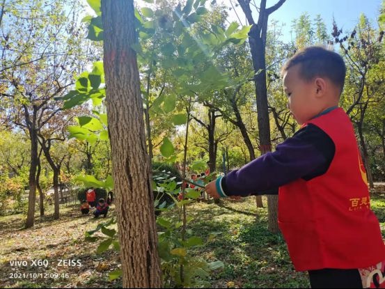 「培育和踐行社會主義核心價值觀」寬城第二幼兒園開展我帶文明同行徒步秋遊活動