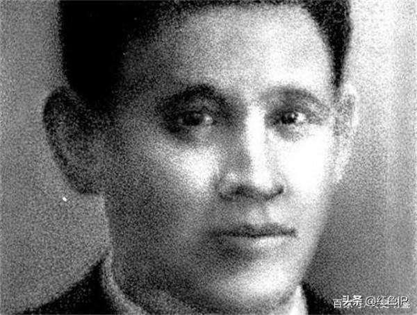 1921年中共一大召開，15人出席卻只留下14人照片，最後一人是誰？
