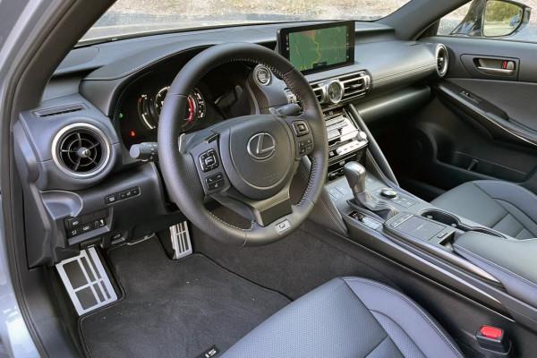 2022雷克薩斯IS 500搭載V8發動機，起步價57575美元，你會選擇嗎？