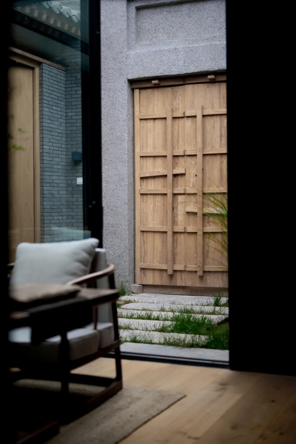 跨國夫妻爆改北京大雜院,100㎡做一居室,剩下的全給景觀花園 跨國夫妻爆改北京大雜院,100㎡做一居室,剩下的全給景觀花園