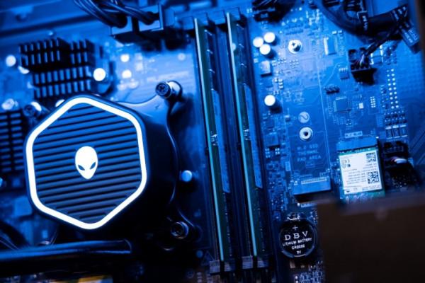 還是那麼閃—Alienware Aurora R13 評測