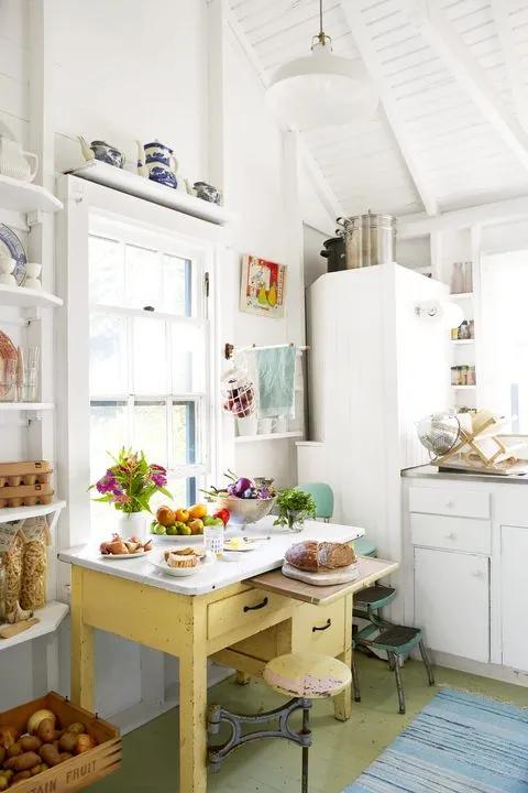 在瑪莎葡萄園島的海灘小屋，我們看到菲比簡單、輕鬆的居家技巧