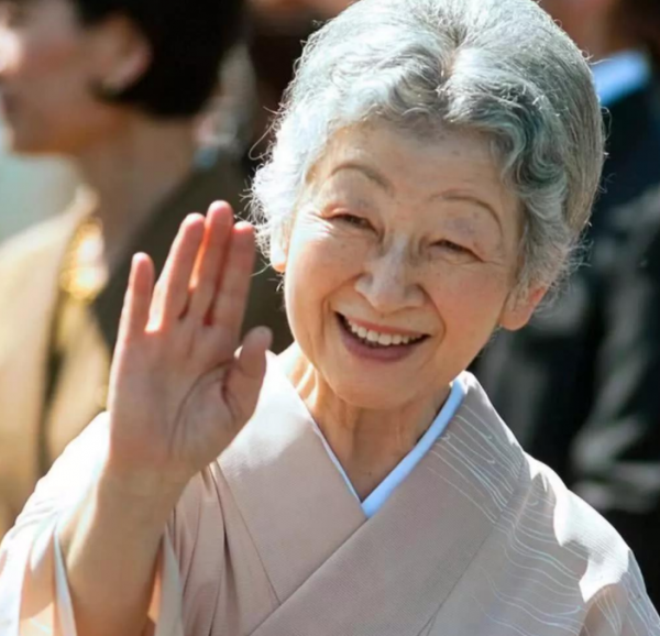 眯眯眼的良子皇后:嫉妒兒媳貌美人氣高,又一舉得男,42年沒好臉 眯眯眼的良子皇后:嫉妒兒媳貌美人氣高,又一舉得男,42年沒好臉