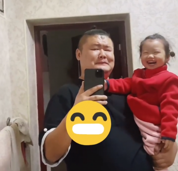 父親發愁女兒長得太像自己，用影片記錄，網友：媽媽已盡力