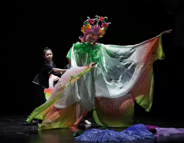 劉燁女兒才10歲就這麼美！曬慶生照顏值逆襲終於像媽，混血臉太絕