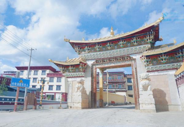 雲南一個村子被4A景區包圍,進村就要買票,村中建起5星級酒店 雲南一個村子被4A景區包圍,進村就要買票,村中建起5星級酒店