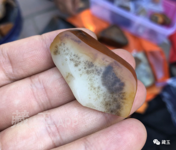 很全面的和田玉“水草沁”科普，籽料的“身份證”到底怎麼看？