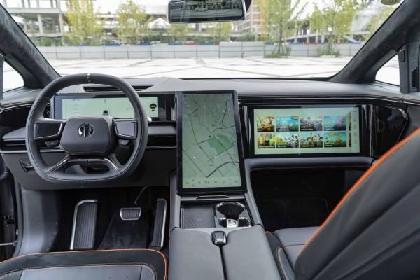 試駕高合HiPhi X六座版:3.9秒破百的眩暈感很“上頭” 試駕高合HiPhi X六座版:3.9秒破百的眩暈感很“上頭”