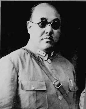 獨臂賀炳炎率部大破馬家軍騎兵旅,匪旅長舉獨臂投降:另一隻斷了 獨臂賀炳炎率部大破馬家軍騎兵旅,匪旅長舉獨臂投降:另一隻斷了