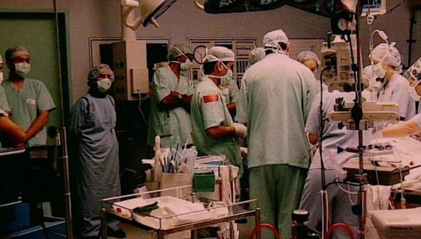 伊朗著名連體雙胞胎姐妹，29歲冒險做分離手術，分開兩小時殞命