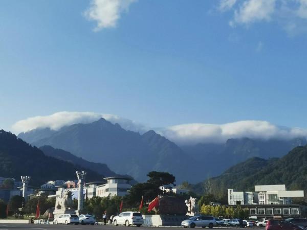 開車十幾個小時到達老君山腳下，一個電話直接定高鐵返程