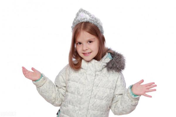 寒冬給寶寶穿上“羽絨服”保暖？不可以