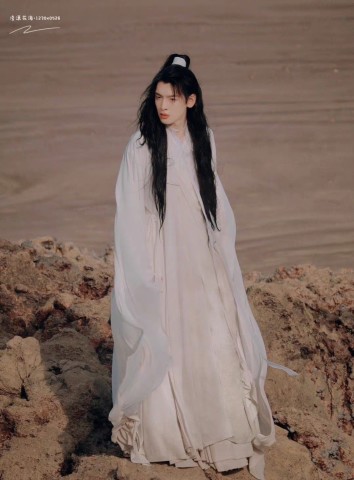 《天官賜福》路透曝光，站姐畫衣服，這個保密程度你期待嗎