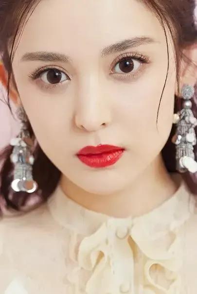 嫵媚動人的娜扎