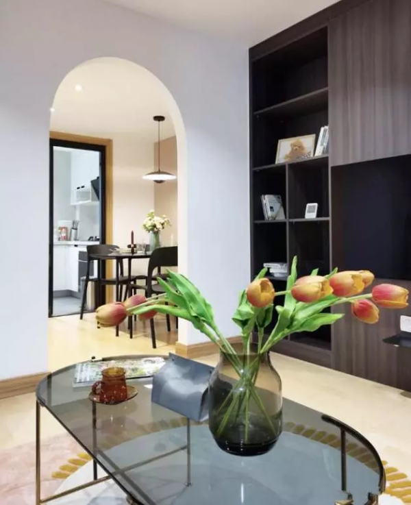 50㎡一字型公寓，玄關鞋櫃可做電視牆，超經典的簡約一居室