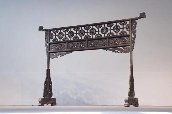 清代衣架楠木 尺寸200-140cm 清代衣架又俗稱“朝服架”