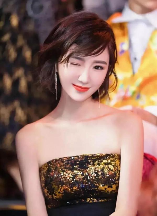 毛曉彤美照一冊，欣賞