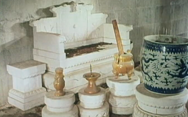 1957年，明定陵被開啟，挖出400年前純金皇帝帽子，國內僅此一件