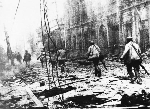 太原解放，閻錫山五妹服毒未死，閻軍大將禁止施救：用汽油澆我們