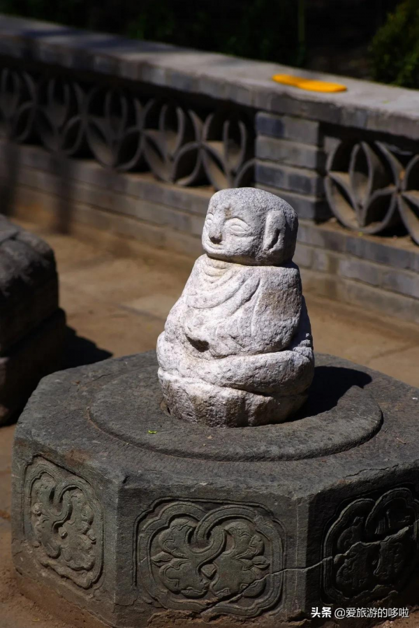 看展喝咖啡、賞壁畫、聽古樂…這座城市的寺廟也太厲害了吧