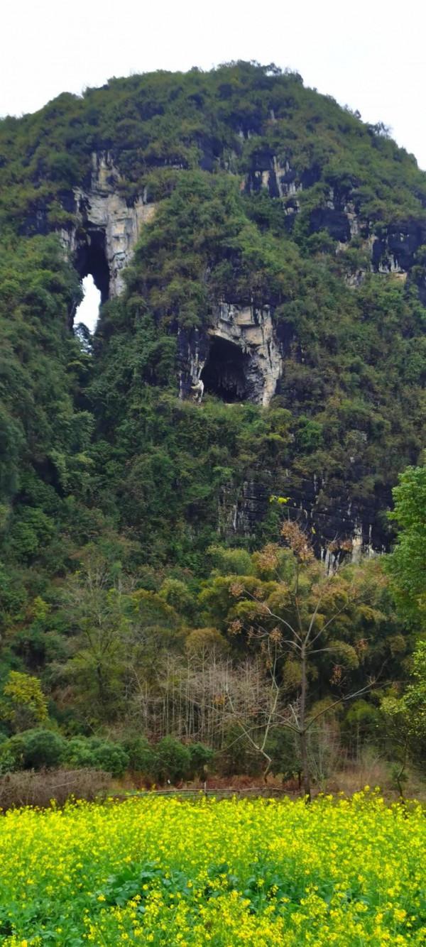 陽朔網紅景點四方巖（土匪洞）