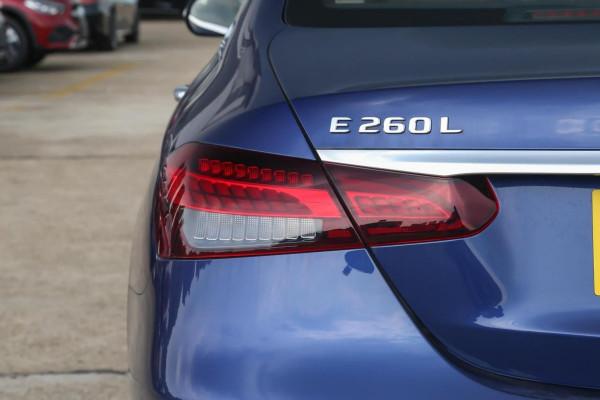 實拍賓士E級：起步43&period;99萬元，披上運動外衣後，還能吸引眼球嗎？