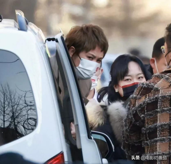 春晚五次聯排：趙麗穎緊身褲吸睛，沈騰眼神犀利，張小斐知性俏皮