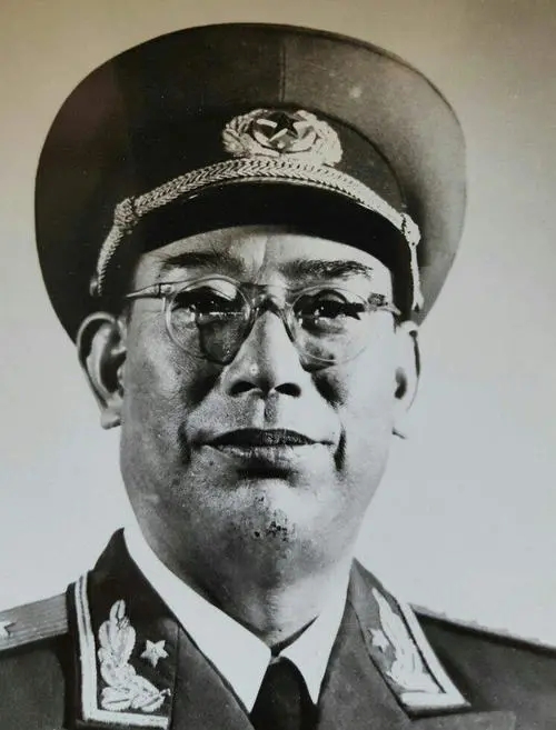 為保中央機關，許光達犯兵家大忌，毛主席很自信：許光達，我放心