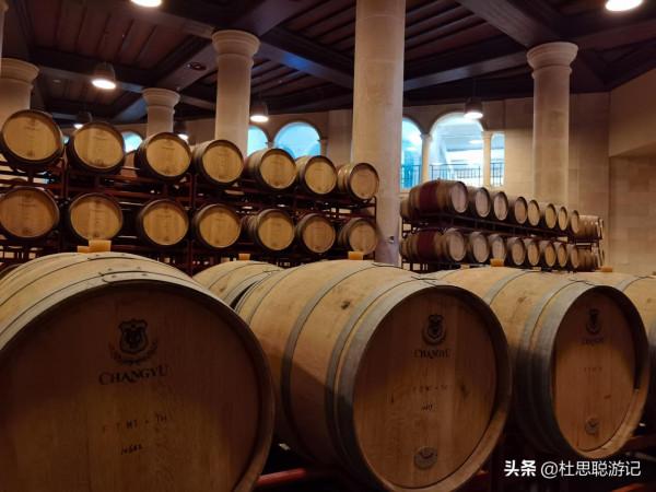 漢EV自駕新疆,探訪亞洲最大葡萄酒地下酒窖,逛完景區還送葡萄酒 漢EV自駕新疆,探訪亞洲最大葡萄酒地下酒窖,逛完景區還送葡萄酒