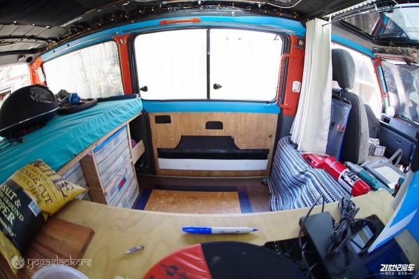 小夥買8手三菱得利卡改成房車！和女友過上了讓人羨慕的生活