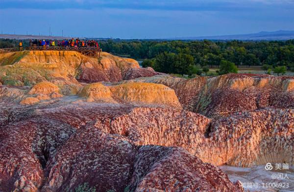 新疆有個五彩灘