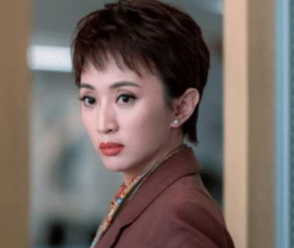 《埃博拉前線》張澍素顏也美，溫柔又大氣，原來她是許亞軍的老婆