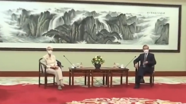 中美到底是戰是和？67歲老布什之子出面了，說了句拜登不愛聽的話