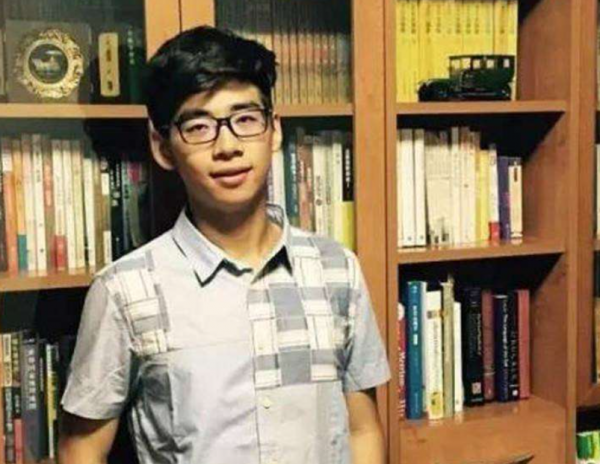 東北小夥辛奇隆：21歲迎娶賭王千金，500萬聘禮，卻換來14億嫁妝