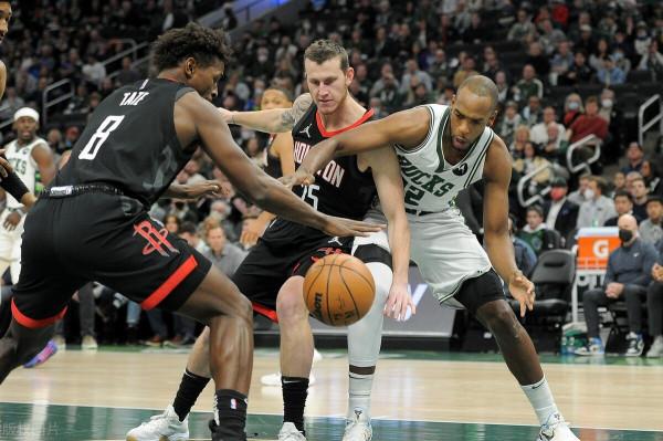 霍華德遭湖人棄用!火箭內訌慘敗雄鹿,經紀人闢謠詹姆斯離隊傳聞 霍華德遭湖人棄用!火箭內訌慘敗雄鹿,經紀人闢謠詹姆斯離隊傳聞