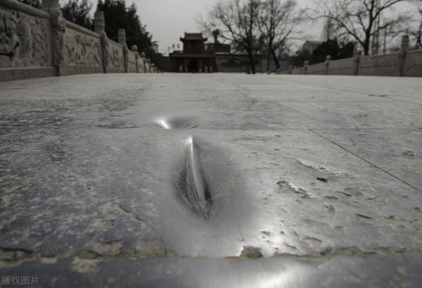 95後女孩站在趙州橋上,問:千年古橋趙州橋在哪裡? 95後女孩站在趙州橋上,問:千年古橋趙州橋在哪裡?